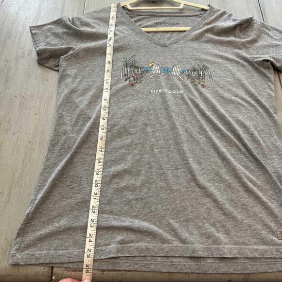 Life Is Good Gray Beach Chairs V Neck Crusher Tee T Shirt Women’s Sz L - Picture 5 of 8